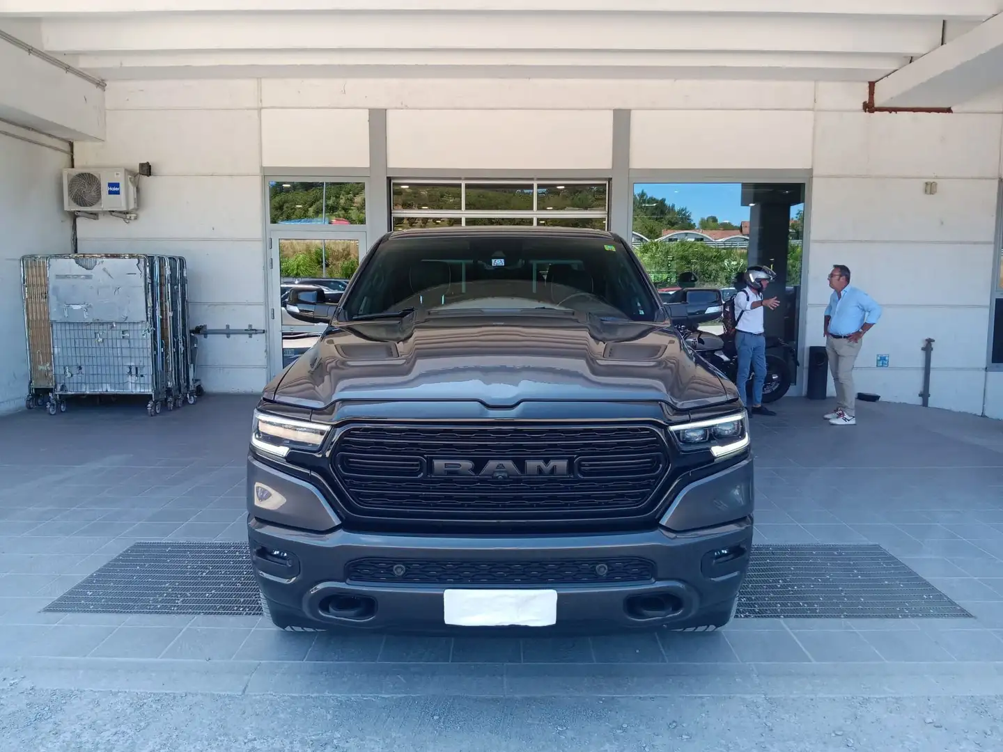 RAM 1500 Ram 5.7 V8 Crew Cab Limited Night Edition 395cv a Gri - 2