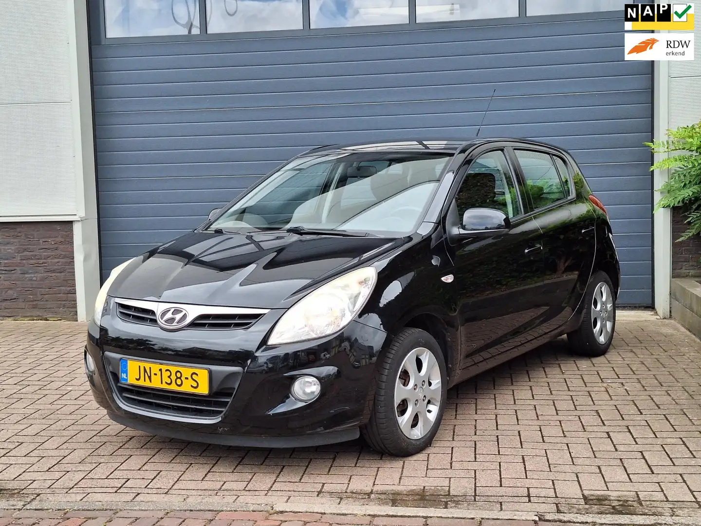 Hyundai i20 | 1.2i ActiveVersion | Airco | Zwart - 1