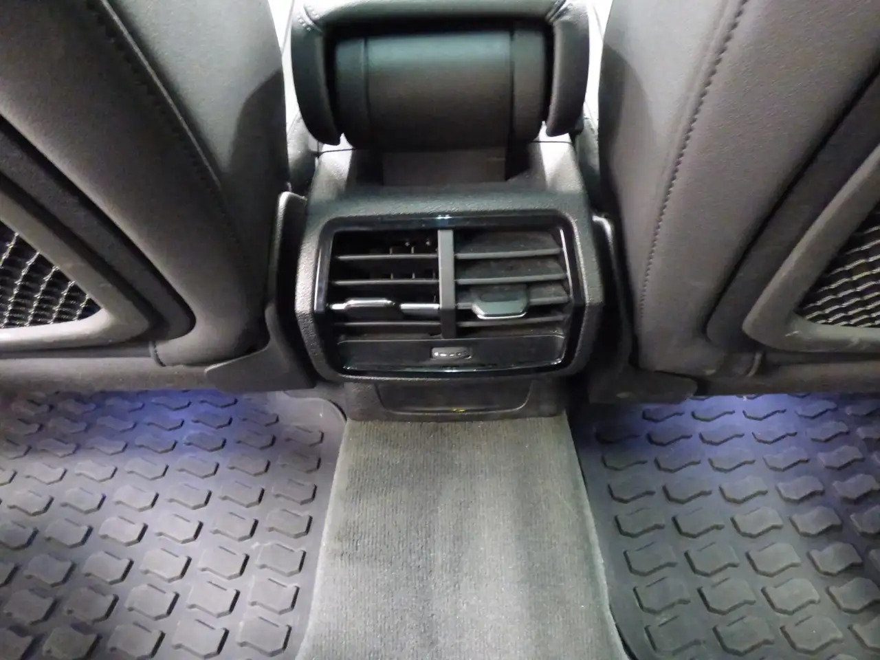 Audi Q3 снимка Audi Q3