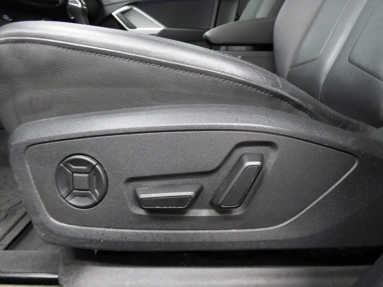 Audi Q3 снимка Audi Q3