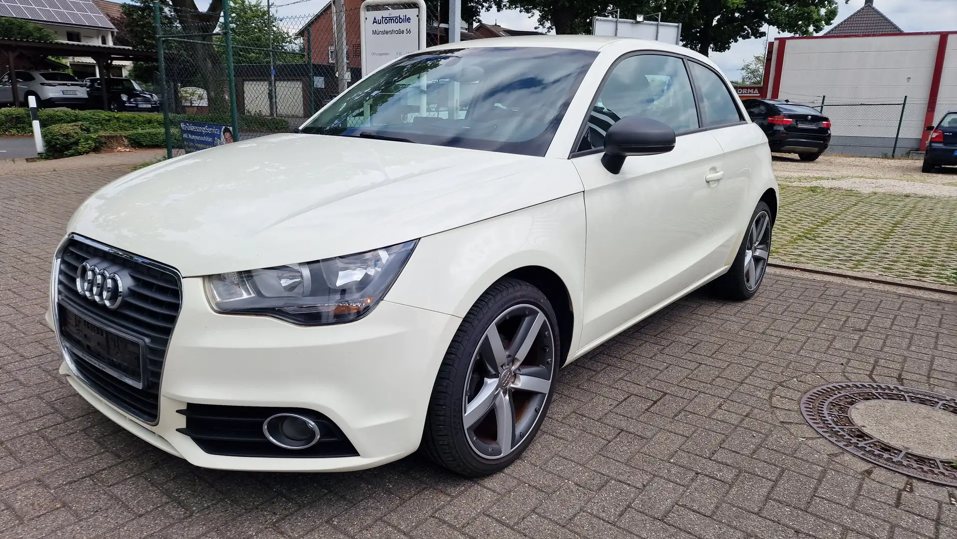 Audi A1 1.2 TFSI S line Sportpaket Tüv 04.2007+Garantie Beige - 1