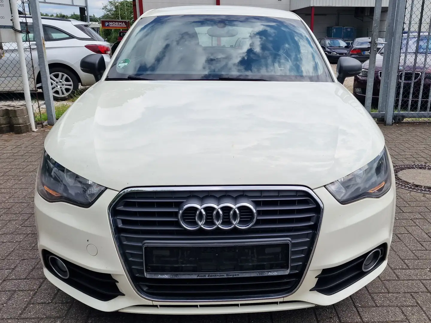 Audi A1 1.2 TFSI S line Sportpaket Tüv 04.2007+Garantie Beige - 2