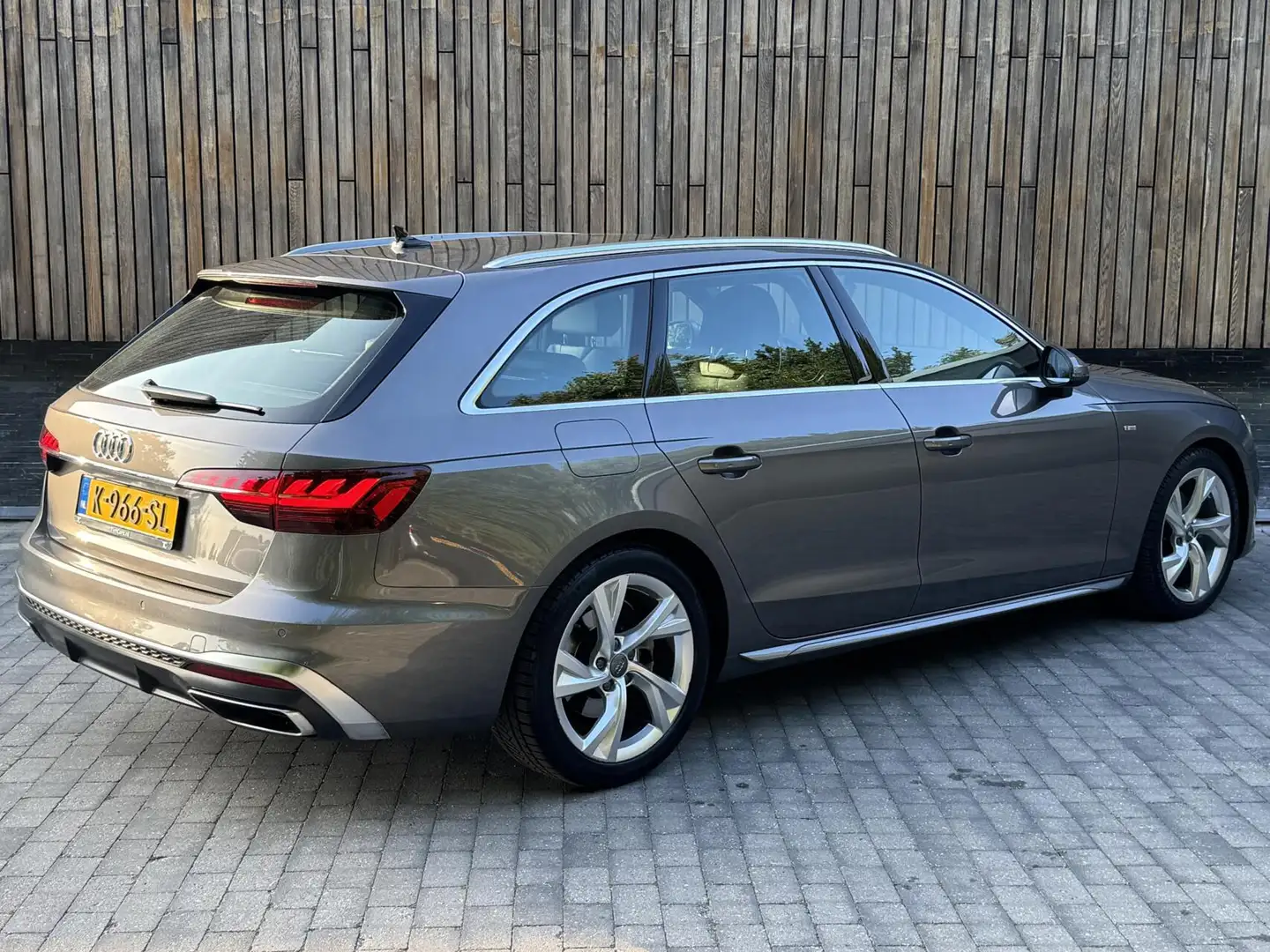 Audi A4 Avant 35 TFSI S edition Automaat | Navigatiesystee Gris - 2