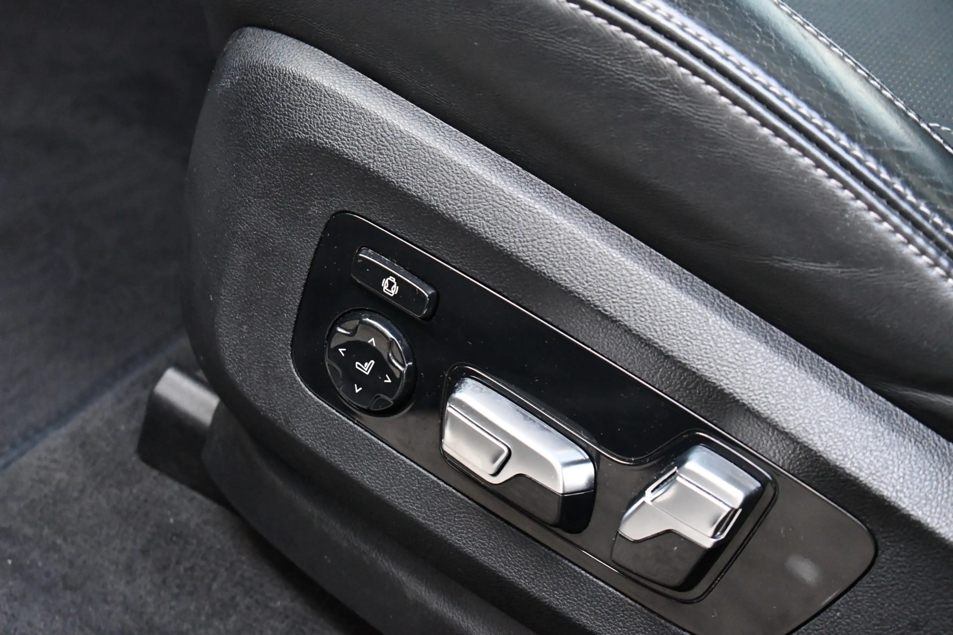 BMW X5 xDrive50e M-Sport Pano Trekh Massage+Vent Alc-heme — photo 28
