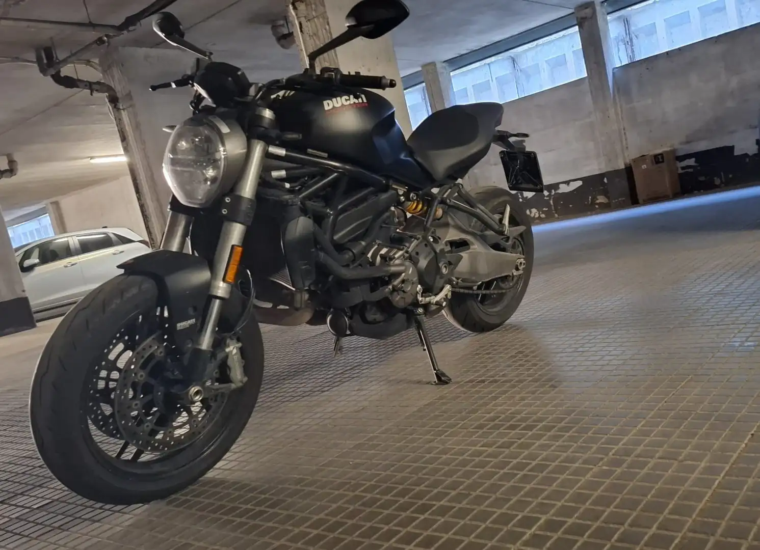 Ducati Monster 821 Negro - 1