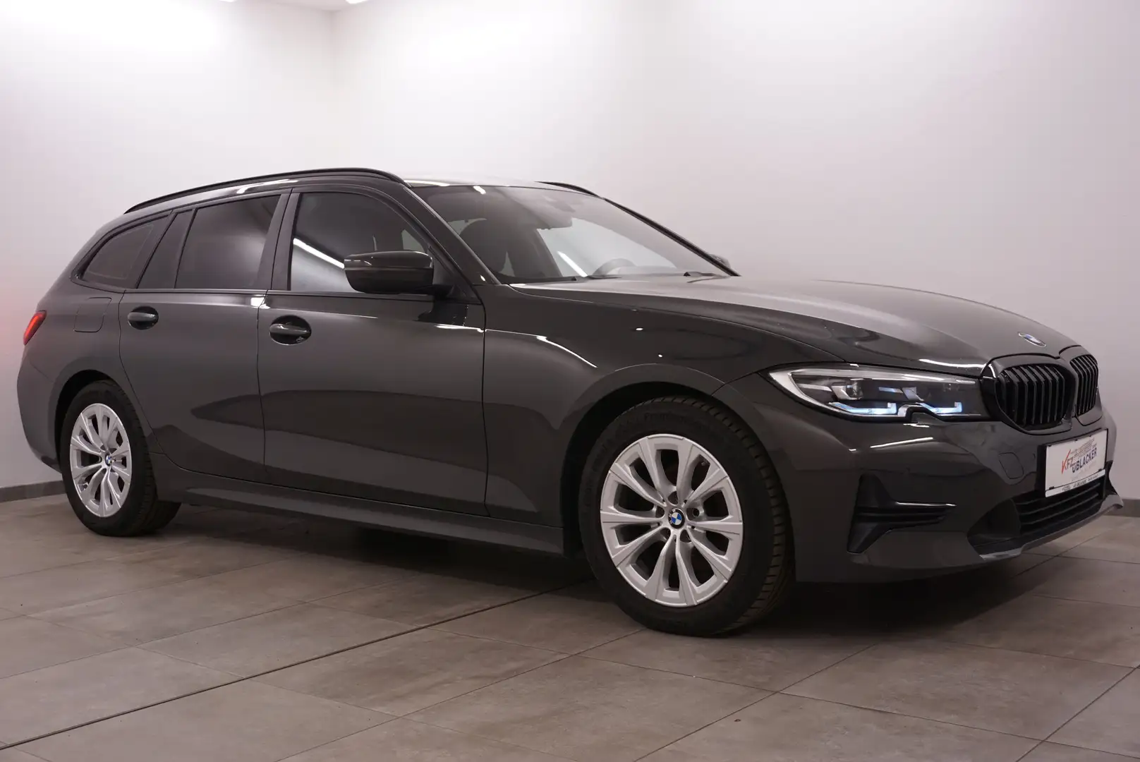 BMW 320 d Sport // harman/kardon // Anhängervorrichtung Grau - 1