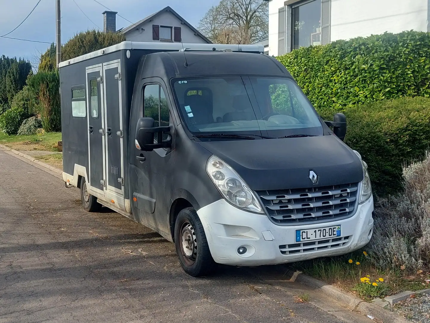 Renault Master 2.5 D 33 L2H2 Noir - 1