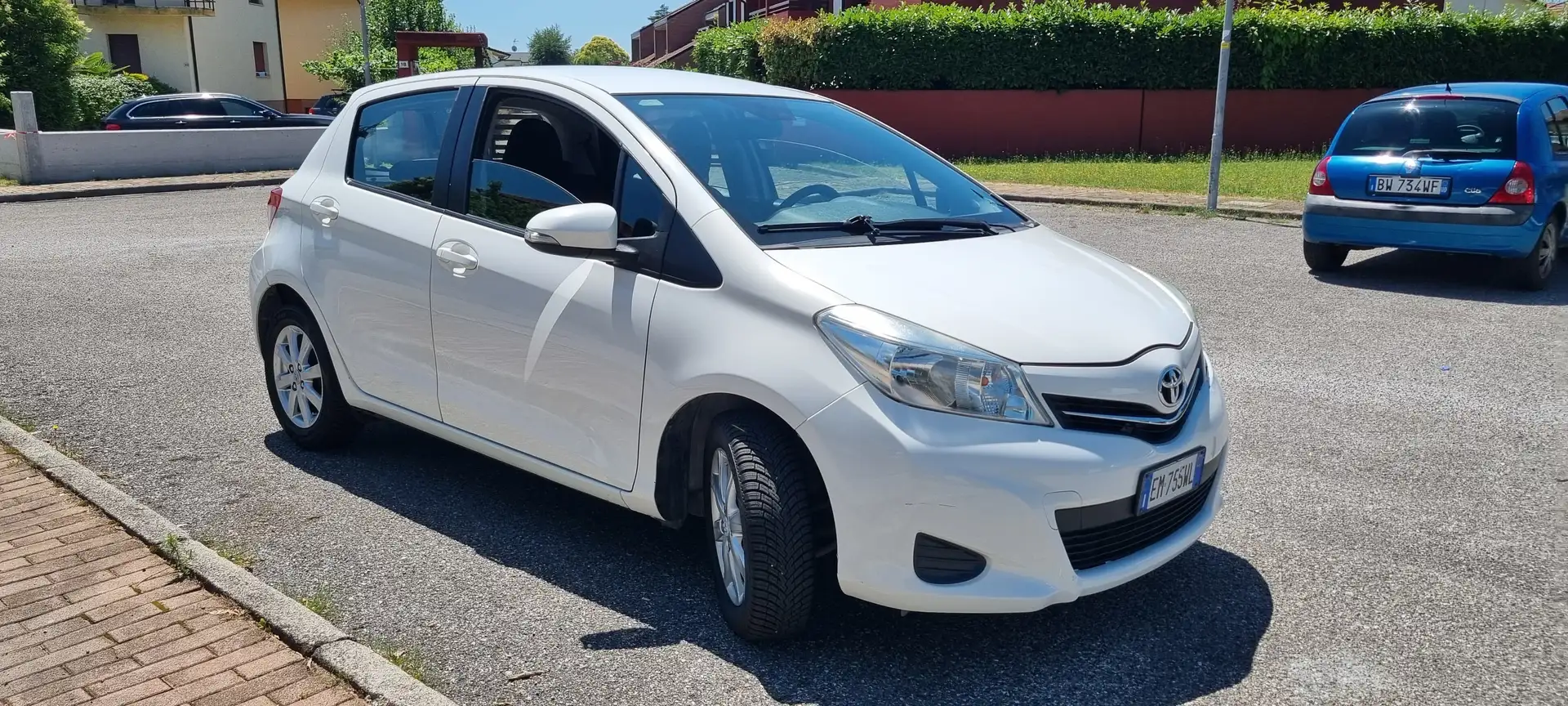 Toyota Yaris Yaris III 2011 5p 1.0 Lounge Bianco - 1