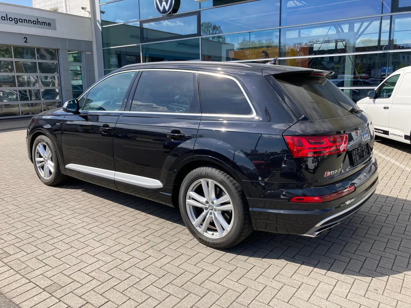 Audi SQ7 4.0 TDI-QUATTRO-PANO-AHK-LED-LUFT-KAMERA-PRIVACY-M Schwarz - 1