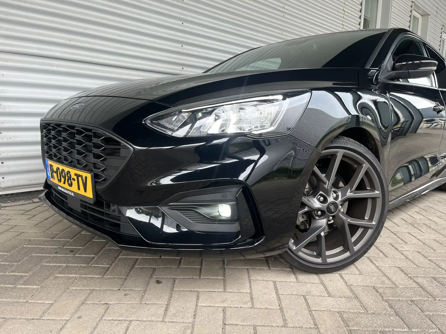 Ford Focus 1.0 EBH ST-line Act. XBns, carplay, acc Zwart - 1