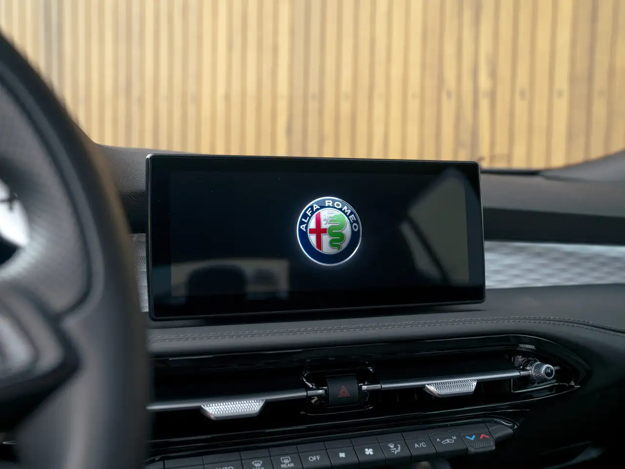 Alfa Romeo Tonale 2024 — фото 32