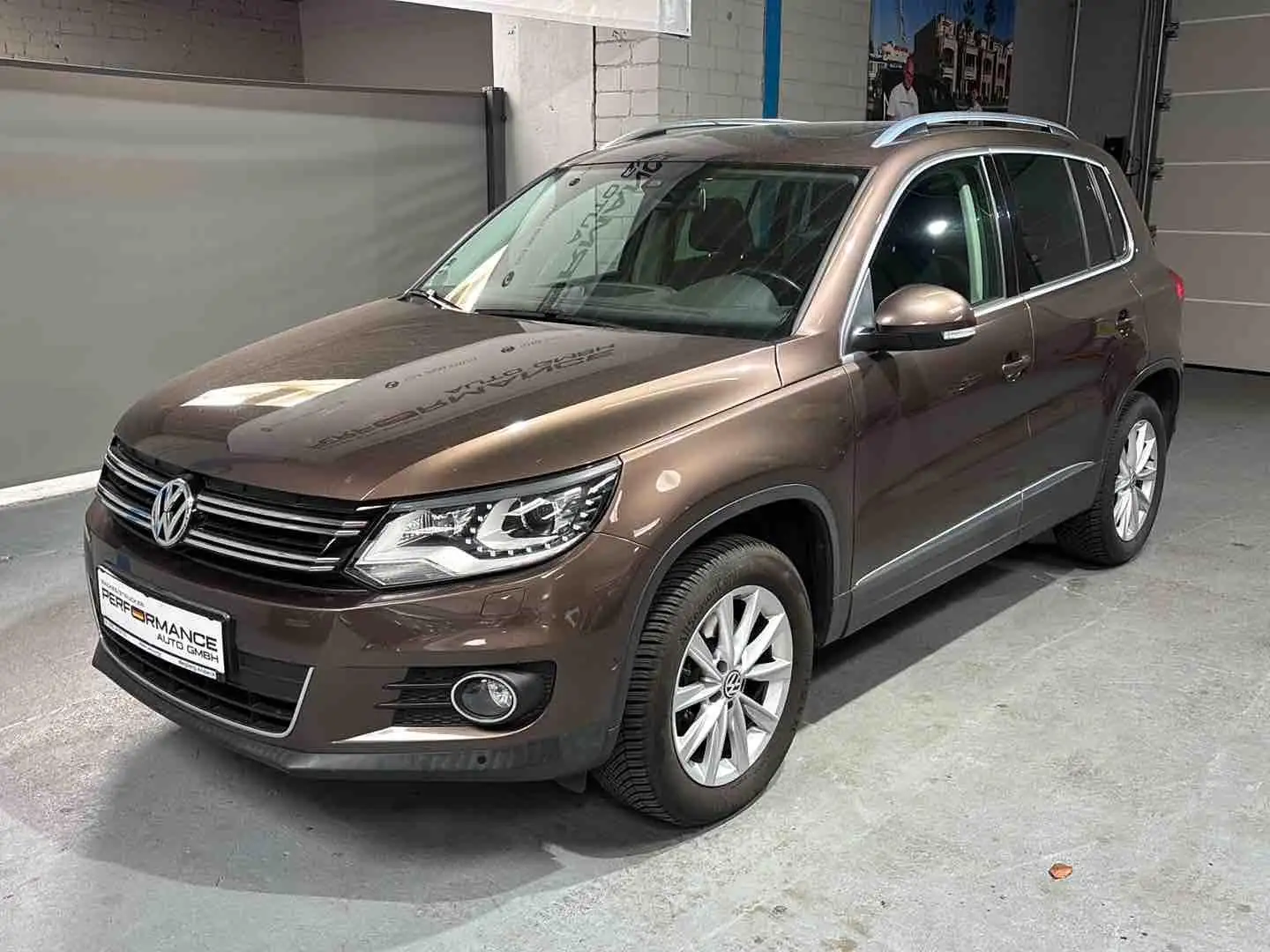 Volkswagen Tiguan Bi-Xenon LED PDC Panoramadach Marrón - 1