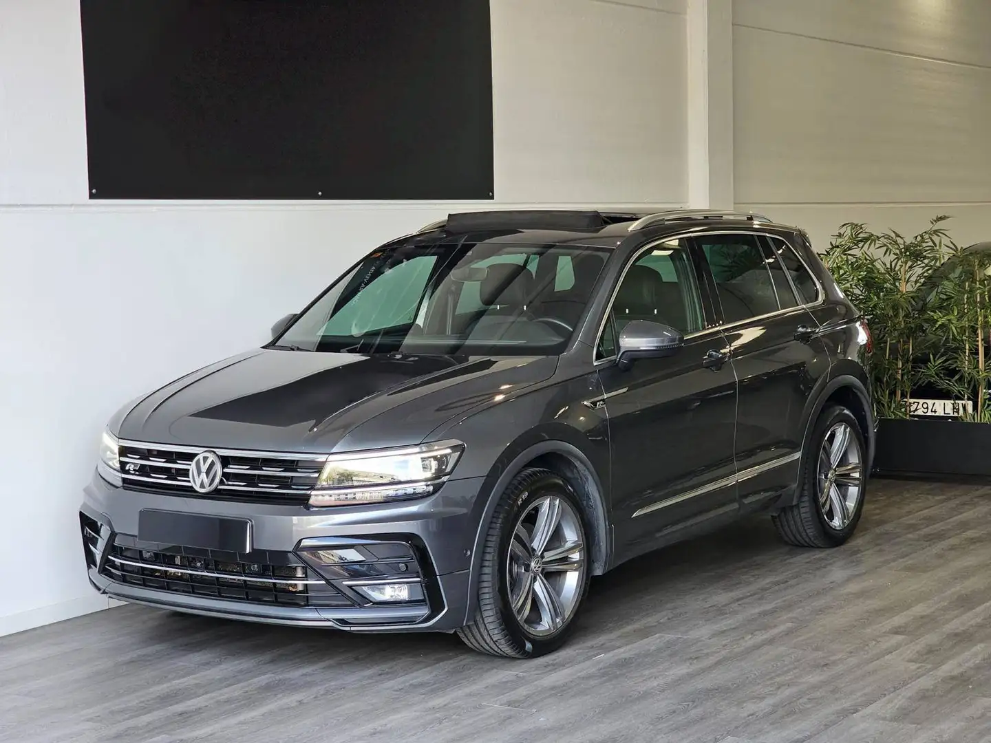 Volkswagen Tiguan Volkswagen Tiguan R-Line 2.0 TDI 150 CV DSG Sport Gris - 1