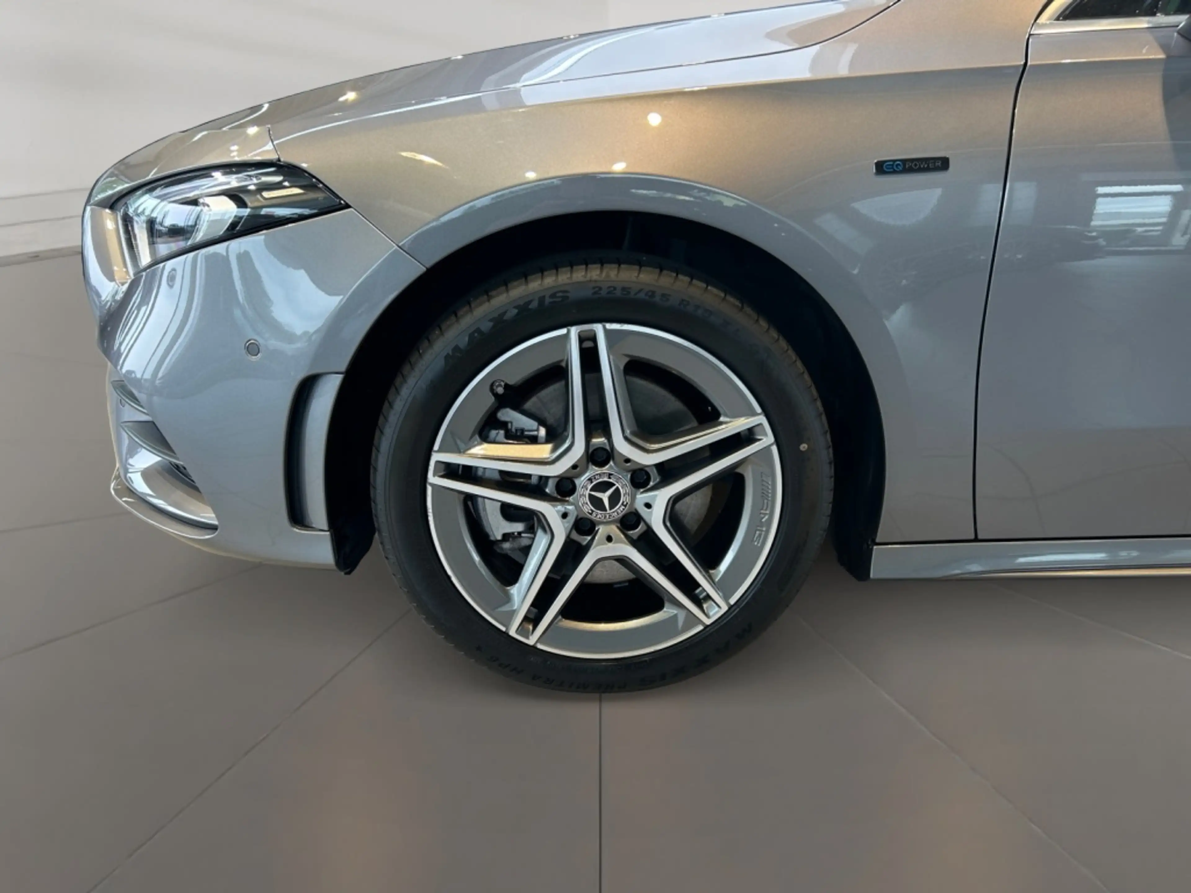 Mercedes-Benz A 250 e AMG AMG+MBUX+Fahrassist+Wide+Cam+LED+AUT — photo 9