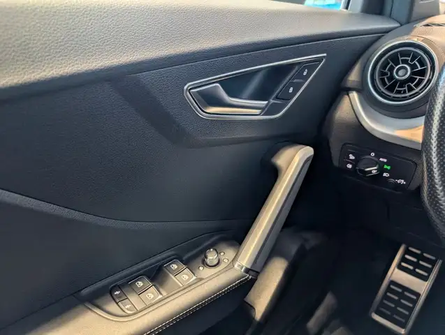 Audi Q2 view 13