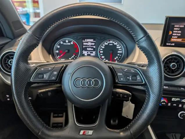Audi Q2 view 14