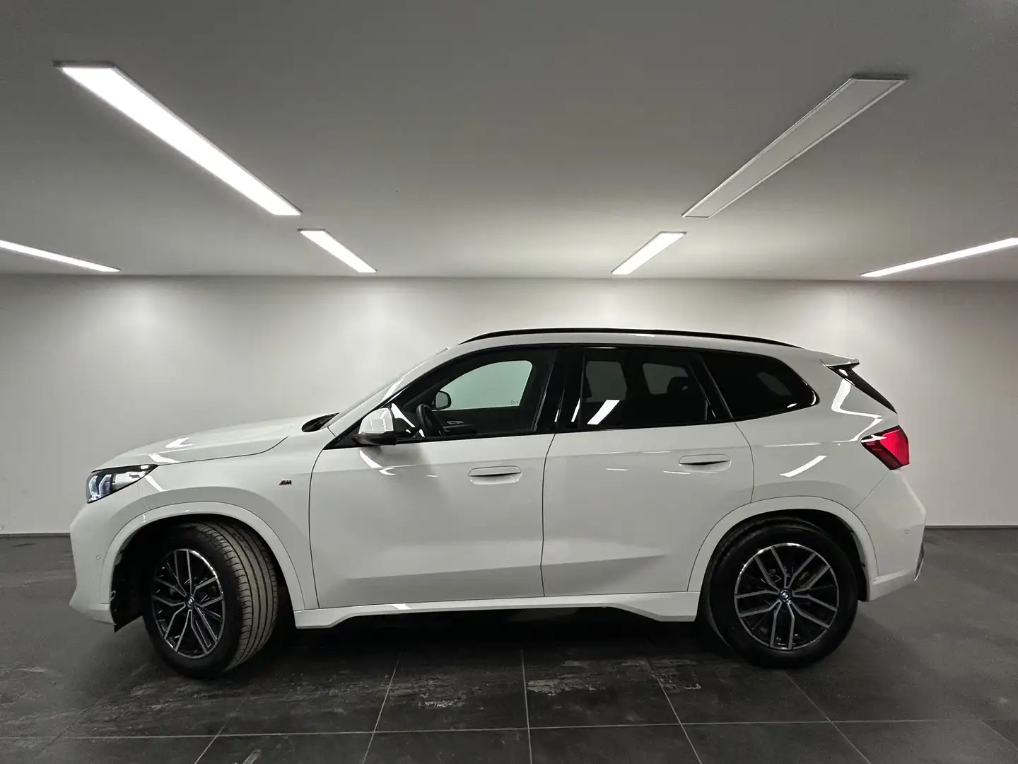 BMW iX1 xDrive30 M Sportpaket Harman/Kardon Head-Up AHK DA Weiß - 2