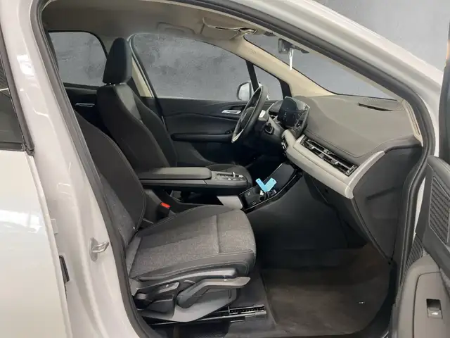 BMW 2 Series view 11