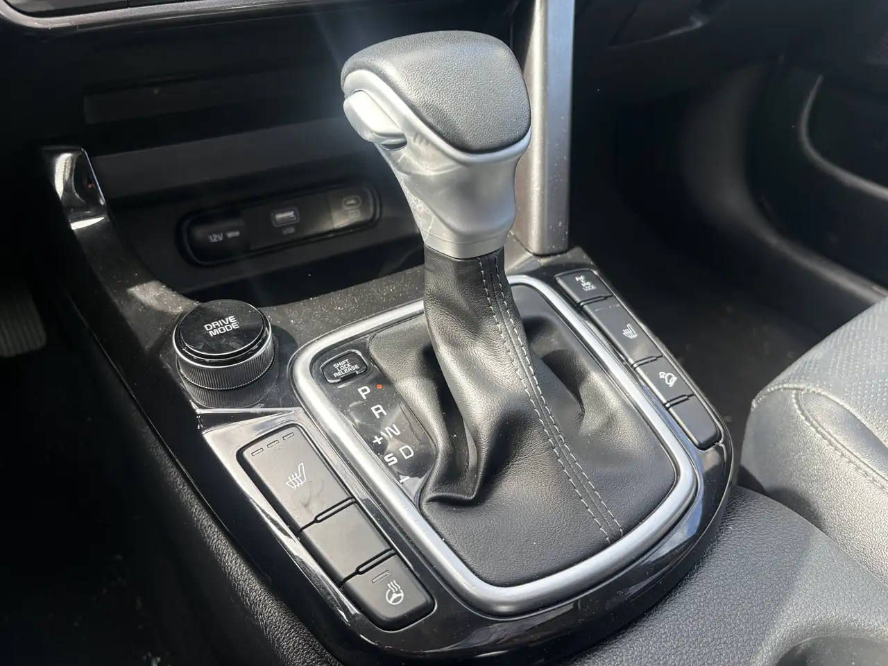 Kia Seltos снимка Kia Seltos