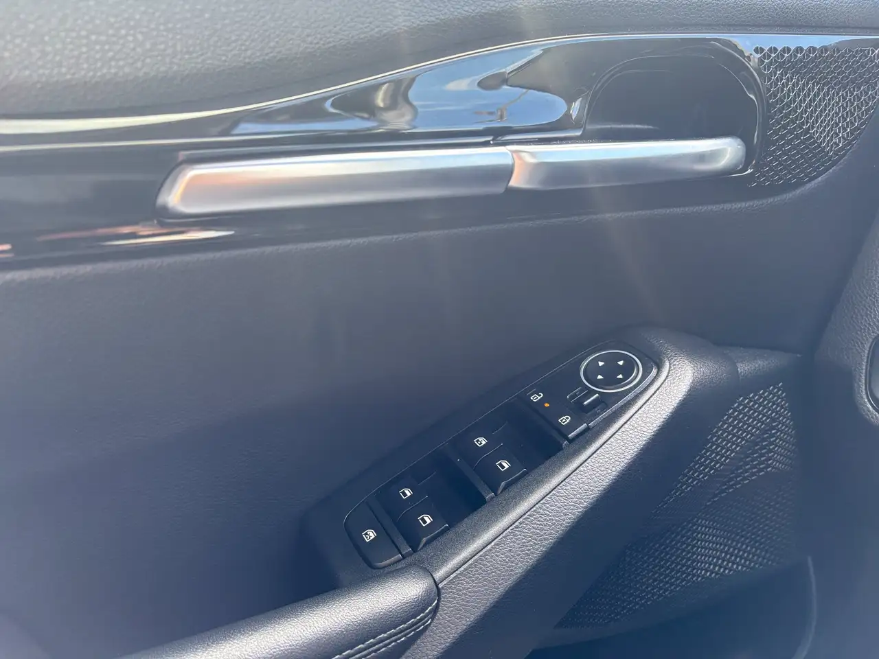 Kia Seltos снимка Kia Seltos