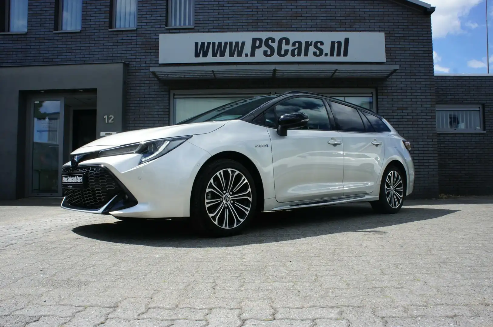 Toyota Corolla Touring Sports 2.0 Hybrid GR-Sport Zilver - 2