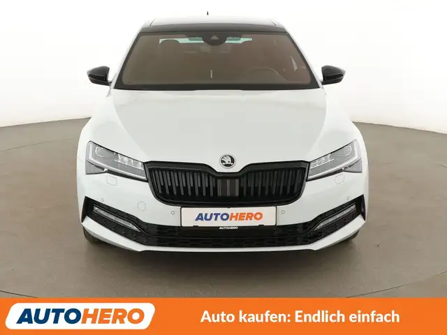 Skoda Superb view 9