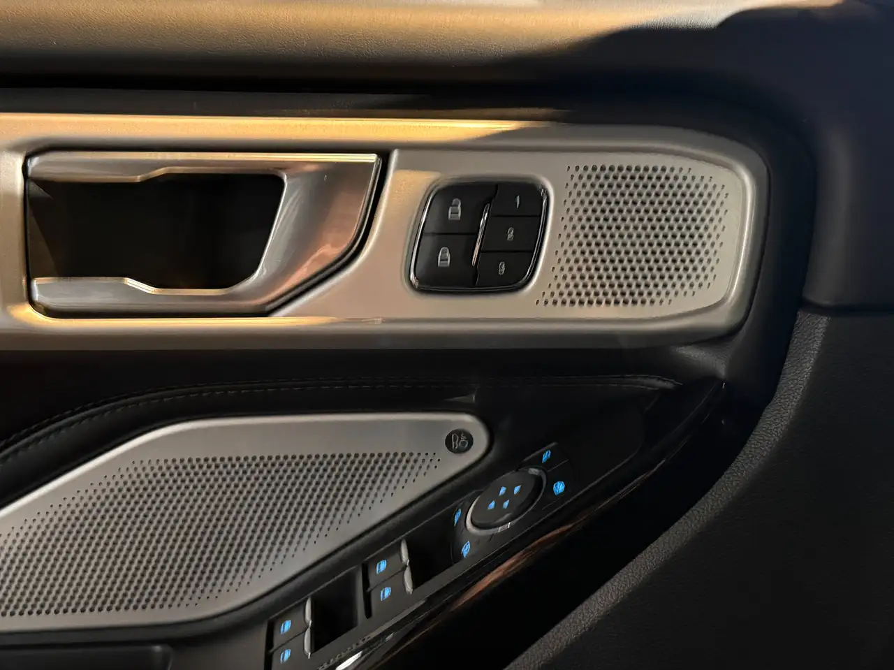 Ford Explorer Platinum Plug-in-Hybrid 4x4 7 Sitze-Vollausstattung, миниатюра 12