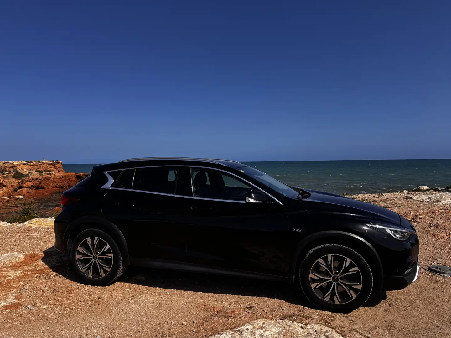 Infiniti QX30 2.2d DCT AWD Premium Negro - 2