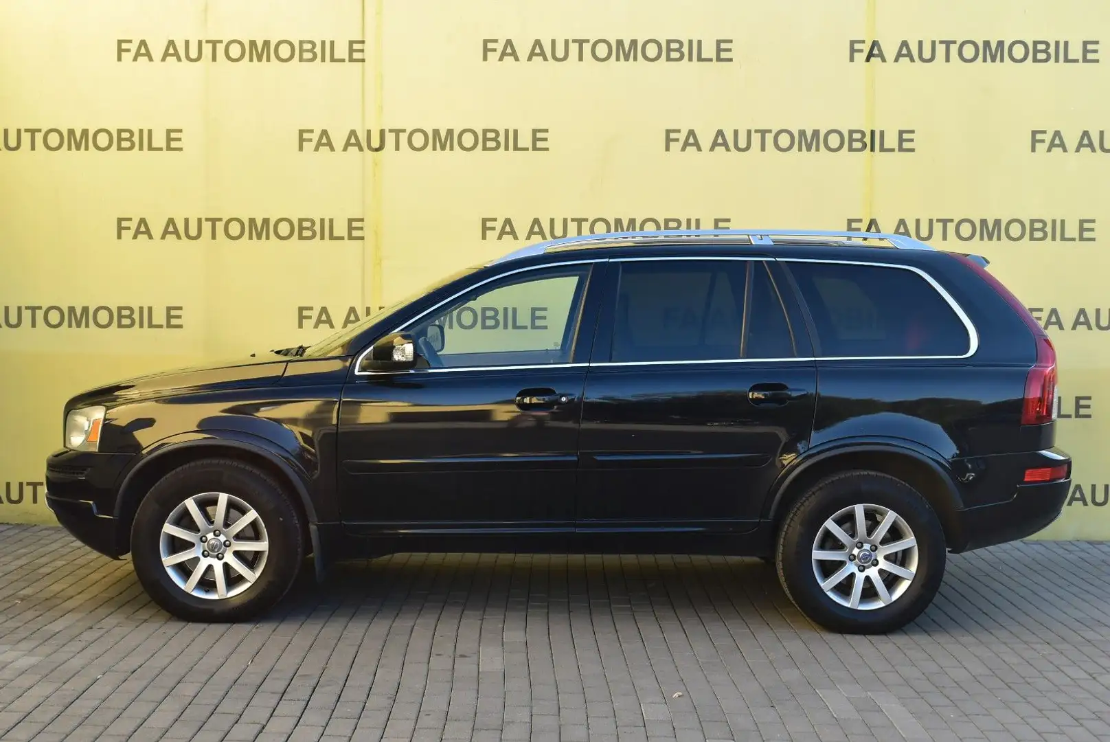 Volvo XC90 D5 Momentum Geartronic/LEDER/7 SITZE/NAVI/ Black - 2