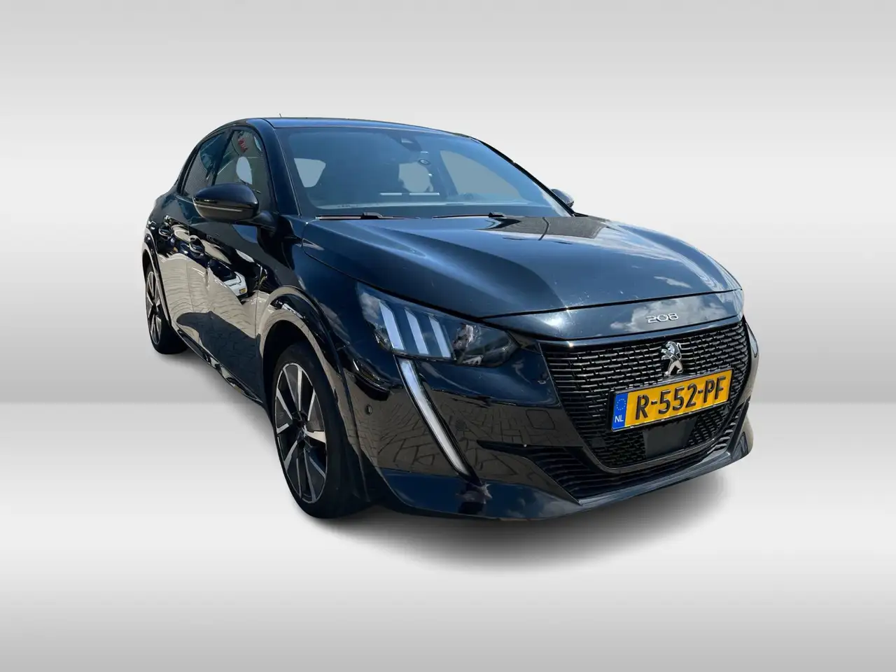 Peugeot e-208