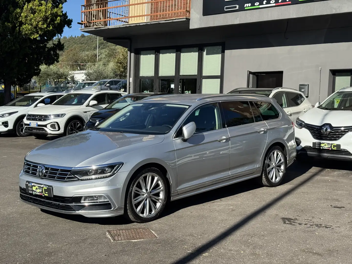 Volkswagen Passat Variant 2.0 tdi R-Line BlueMotion 190cv dsg Grigio - 1