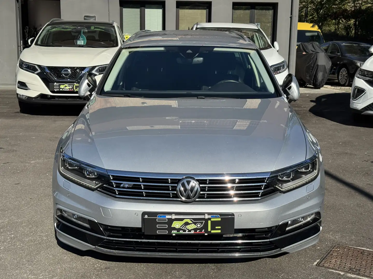 Volkswagen Passat Variant 2.0 tdi R-Line BlueMotion 190cv dsg Grigio - 2