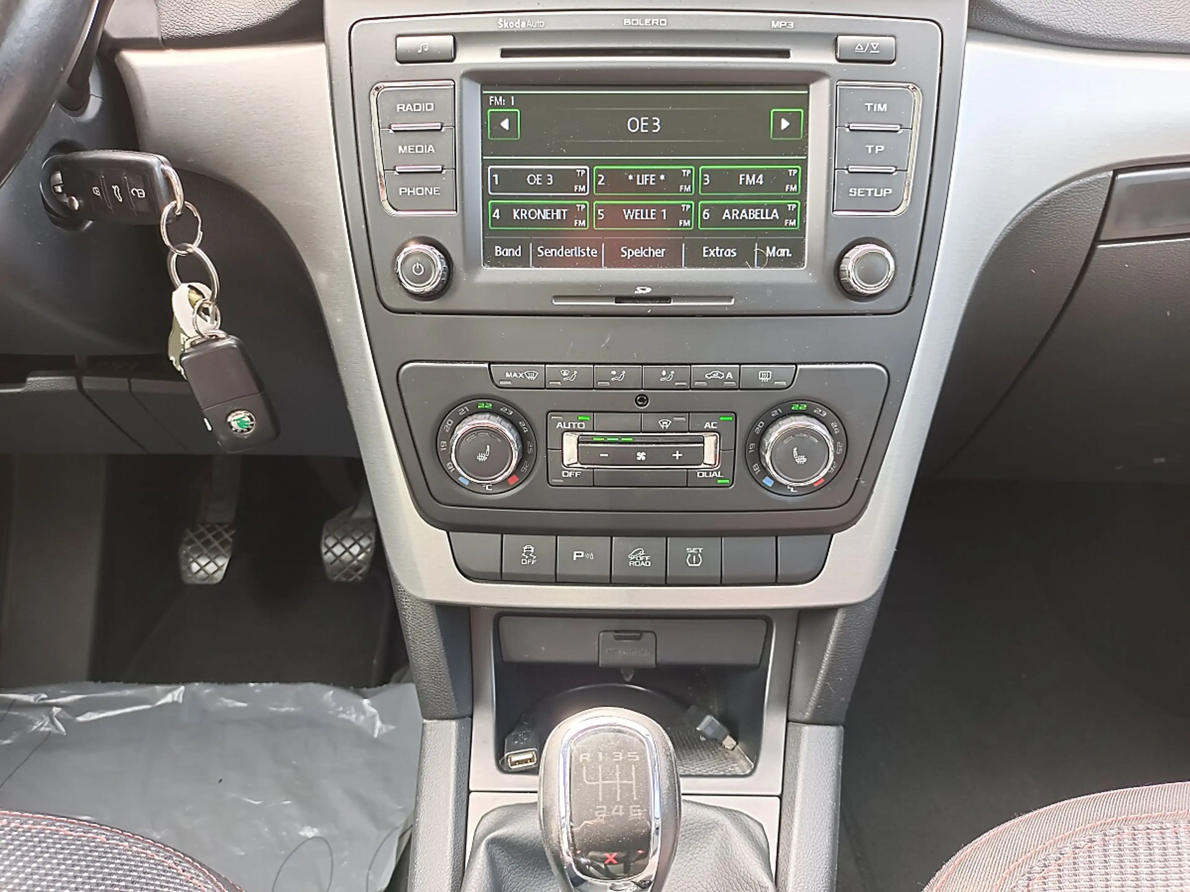 Skoda Yeti 4x4 Twenty Elegance 2,0 TDI CR DPF *AHV*BT*PDC*... — photo 11