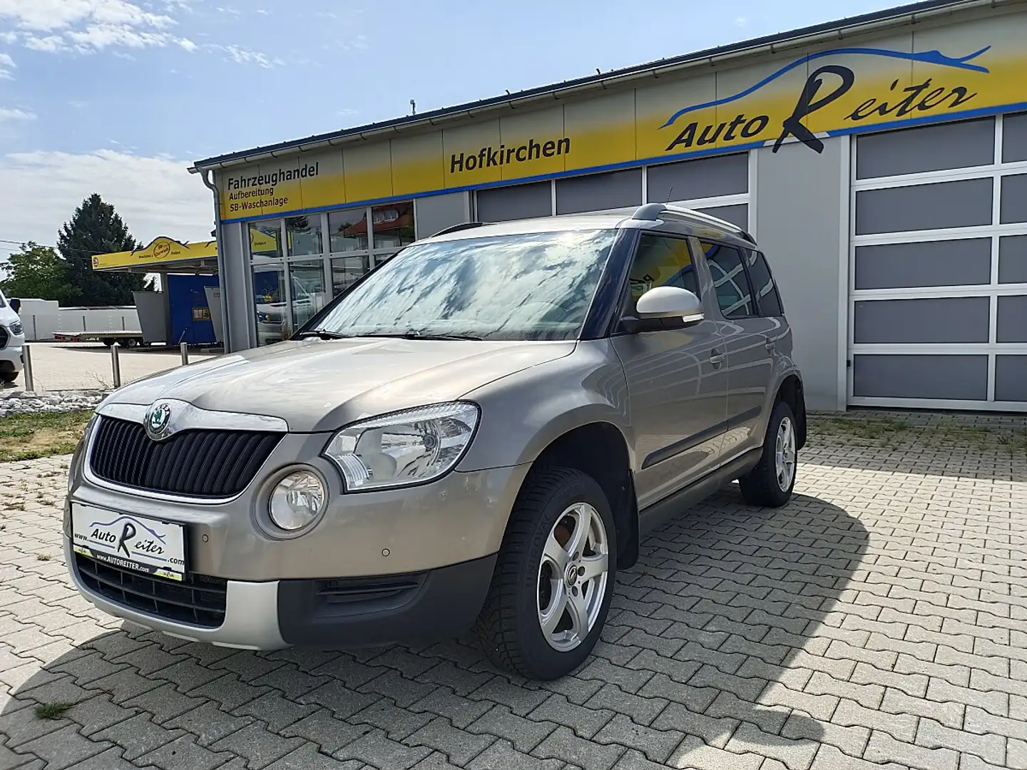 Skoda Yeti 4x4 Twenty Elegance 2,0 TDI CR DPF *AHV*BT*PDC*... Grau - 1