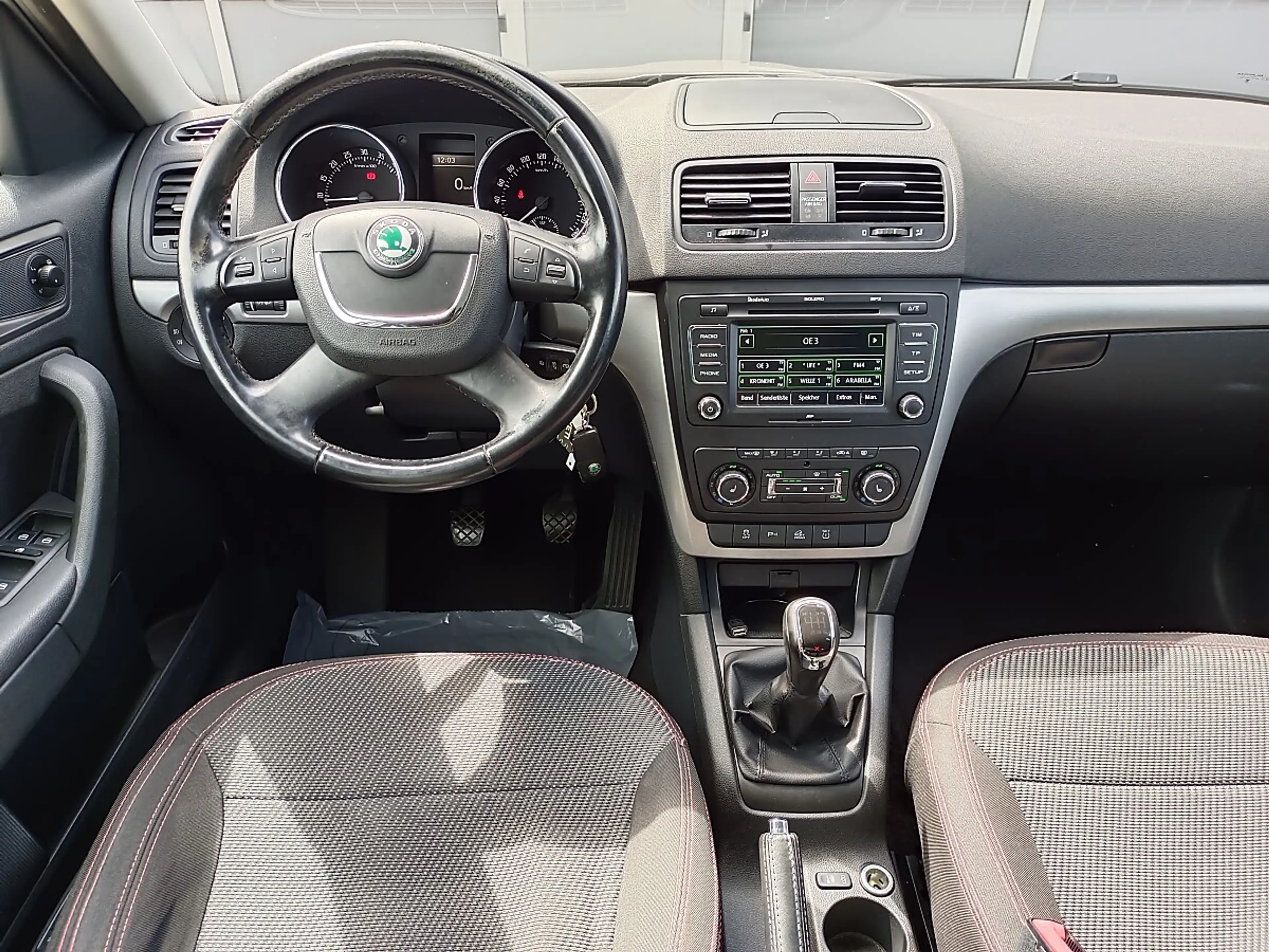 Skoda Yeti 4x4 Twenty Elegance 2,0 TDI CR DPF *AHV*BT*PDC*... — photo 10