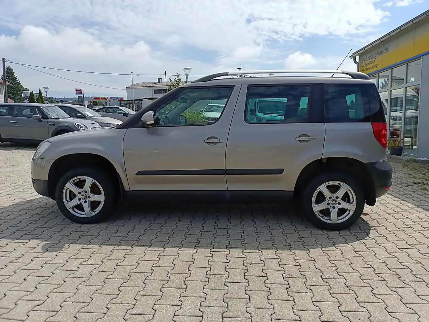 Skoda Yeti 4x4 Twenty Elegance 2,0 TDI CR DPF *AHV*BT*PDC*... Grau - 2