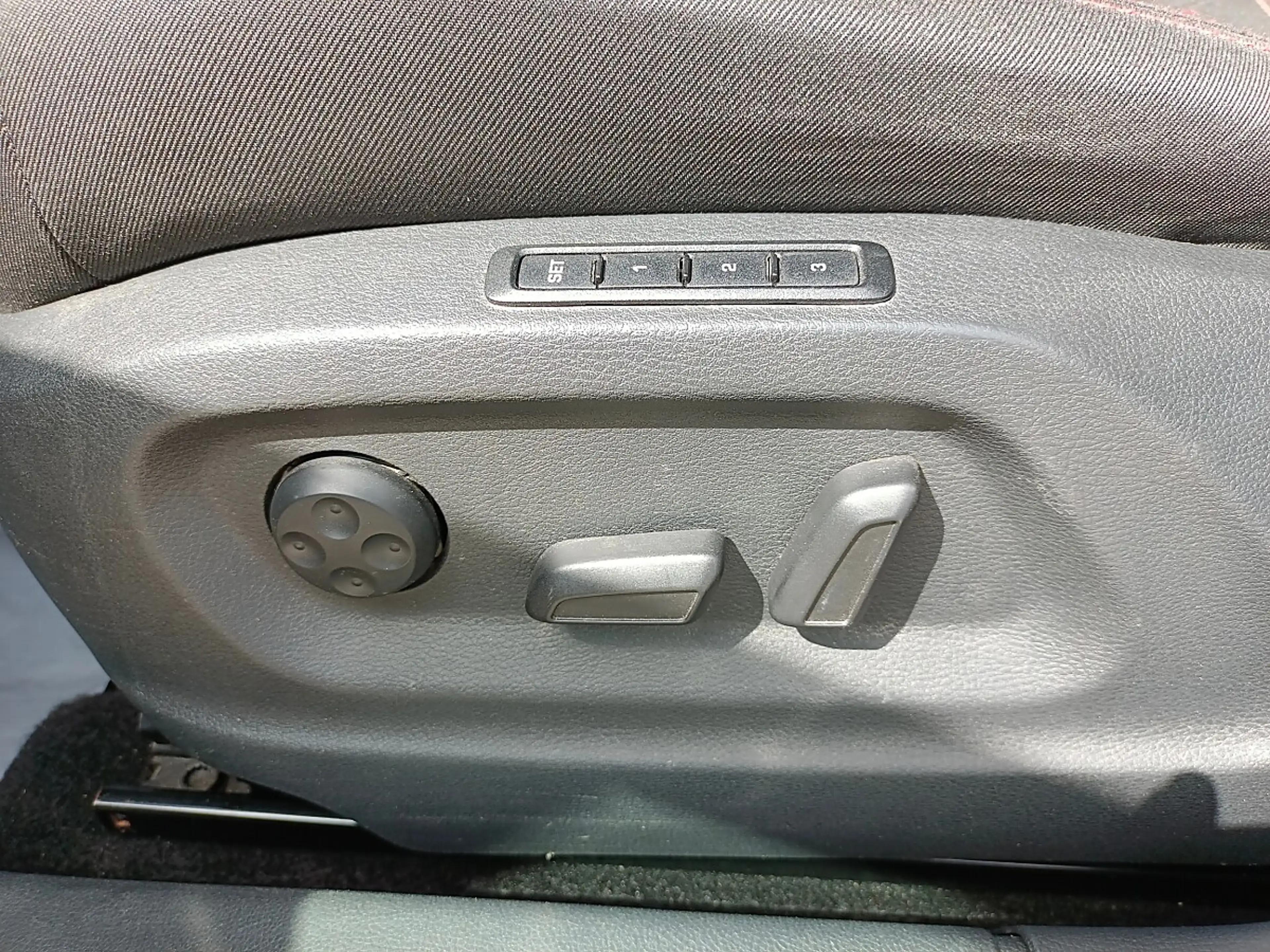 Skoda Yeti 4x4 Twenty Elegance 2,0 TDI CR DPF *AHV*BT*PDC*... — photo 9