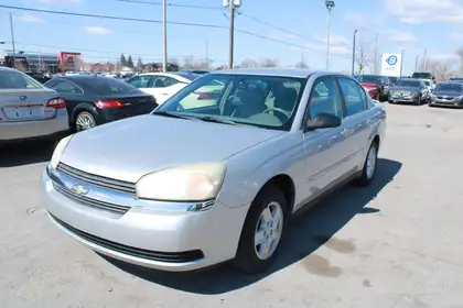 Gray 2005 Chevrolet Malibu FWD Sedan Front-Wheel Drive 4-Speed Automatic