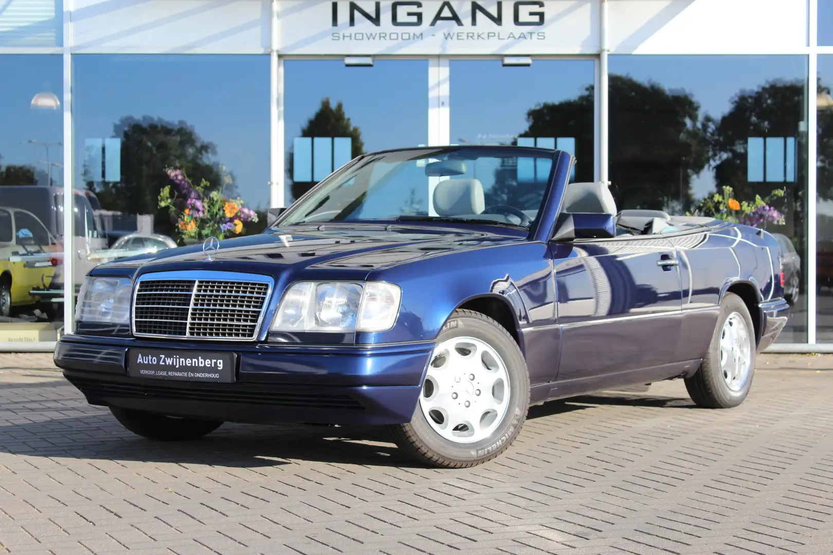 Mercedes-Benz E 220 cabrio Blauw - 1