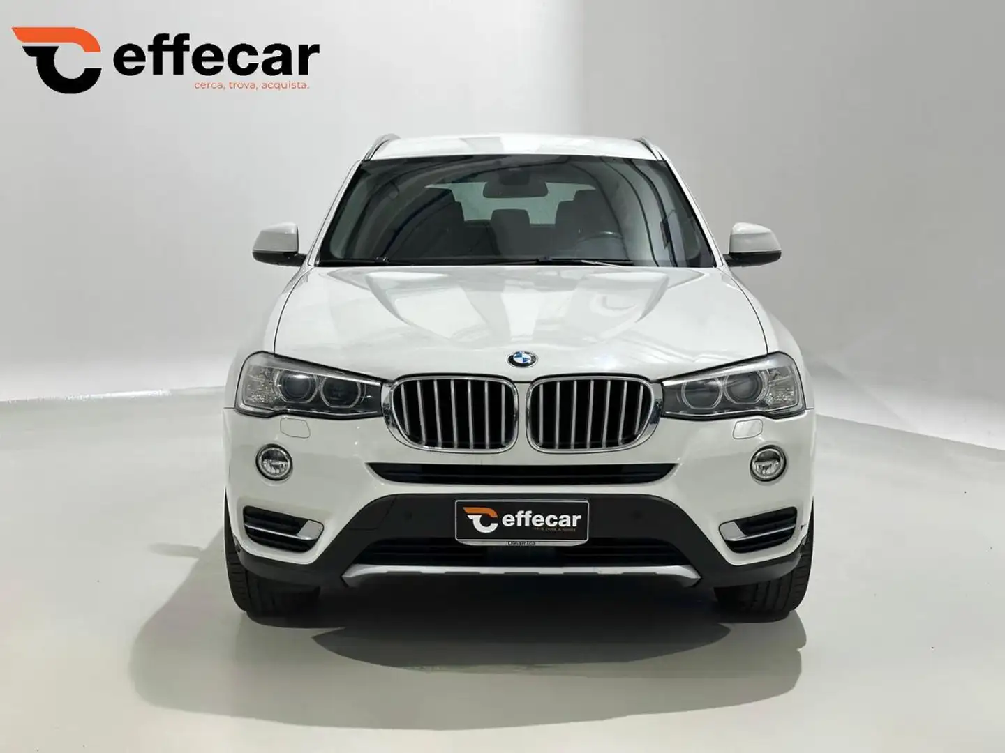 BMW X3 sDrive18d Business Advantage Aut. Weiß - 2