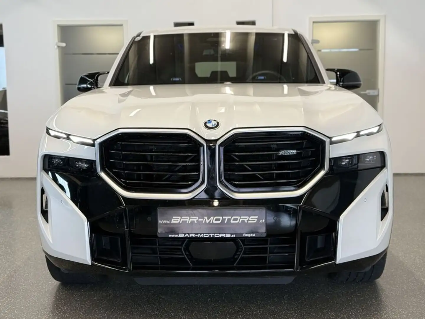 BMW XM 50 e weiß *B&W*AHK*M-SPORTSITZE*23ZOLL*NP143K* Weiß - 2