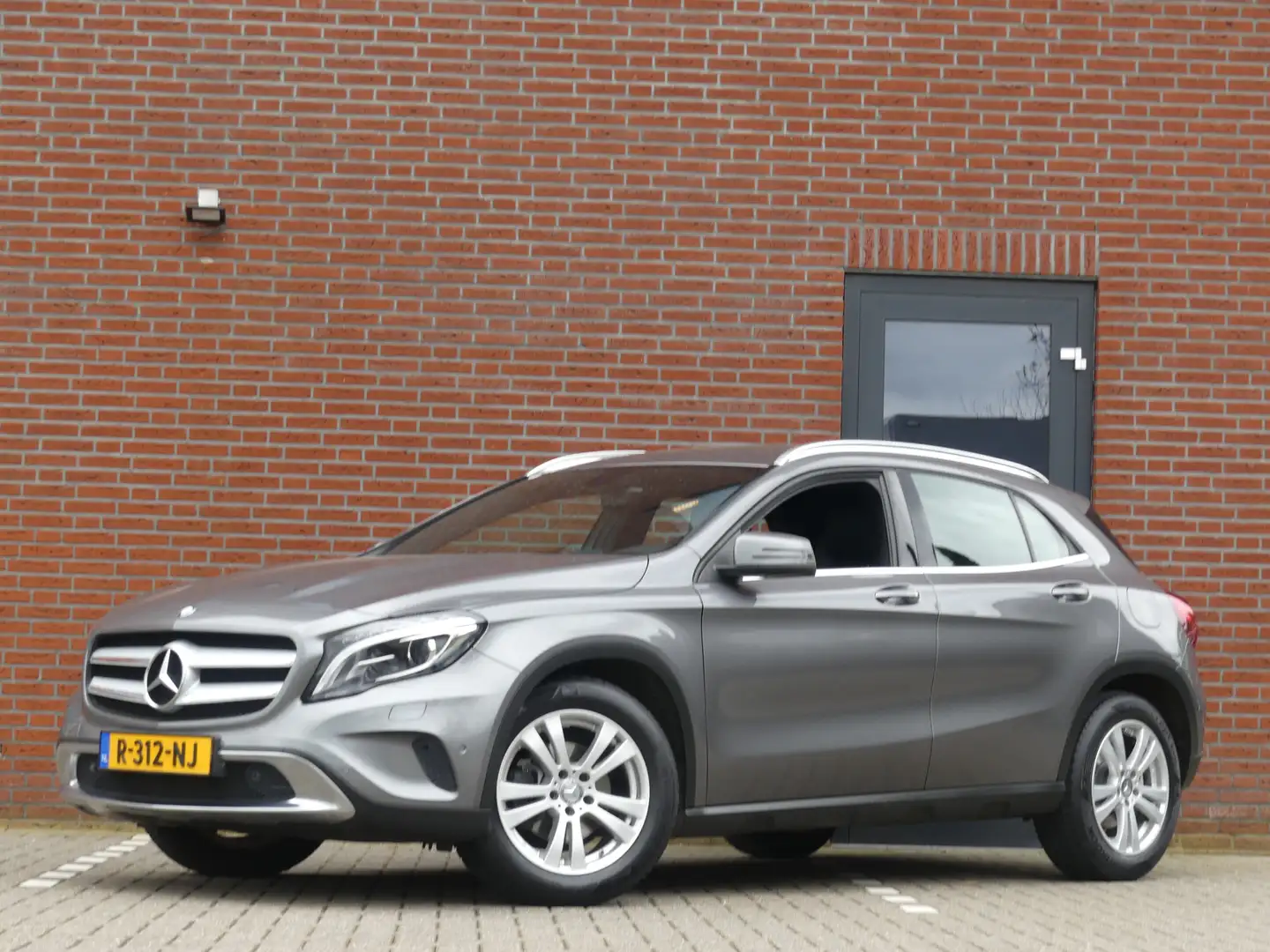 Mercedes-Benz GLA 200 Ambition / Dealer onderhouden Grey - 1