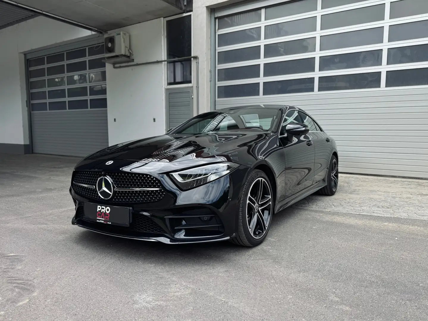 Mercedes-Benz CLS 220 d AMG Zwart - 1