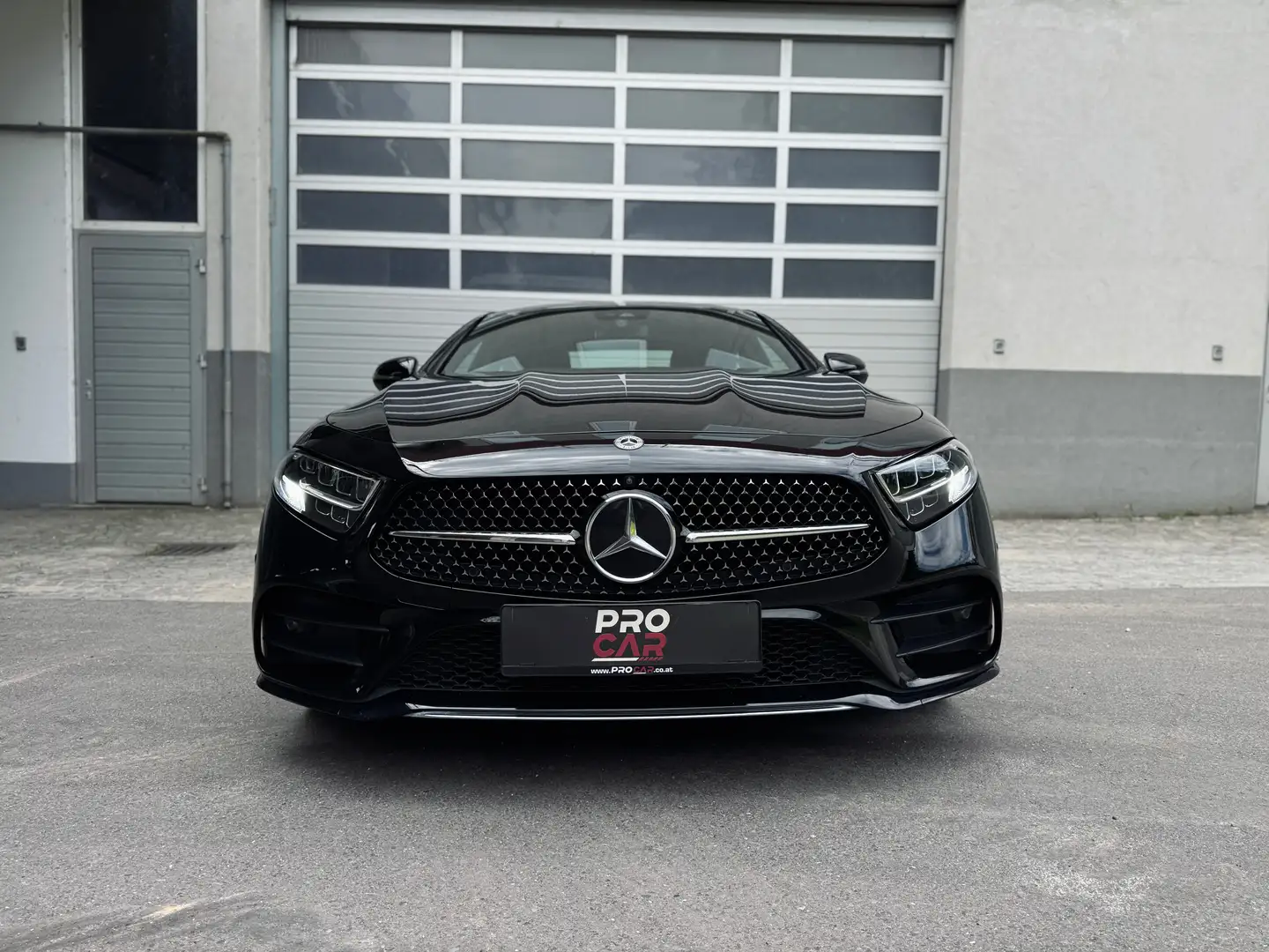 Mercedes-Benz CLS 220 d AMG Zwart - 2