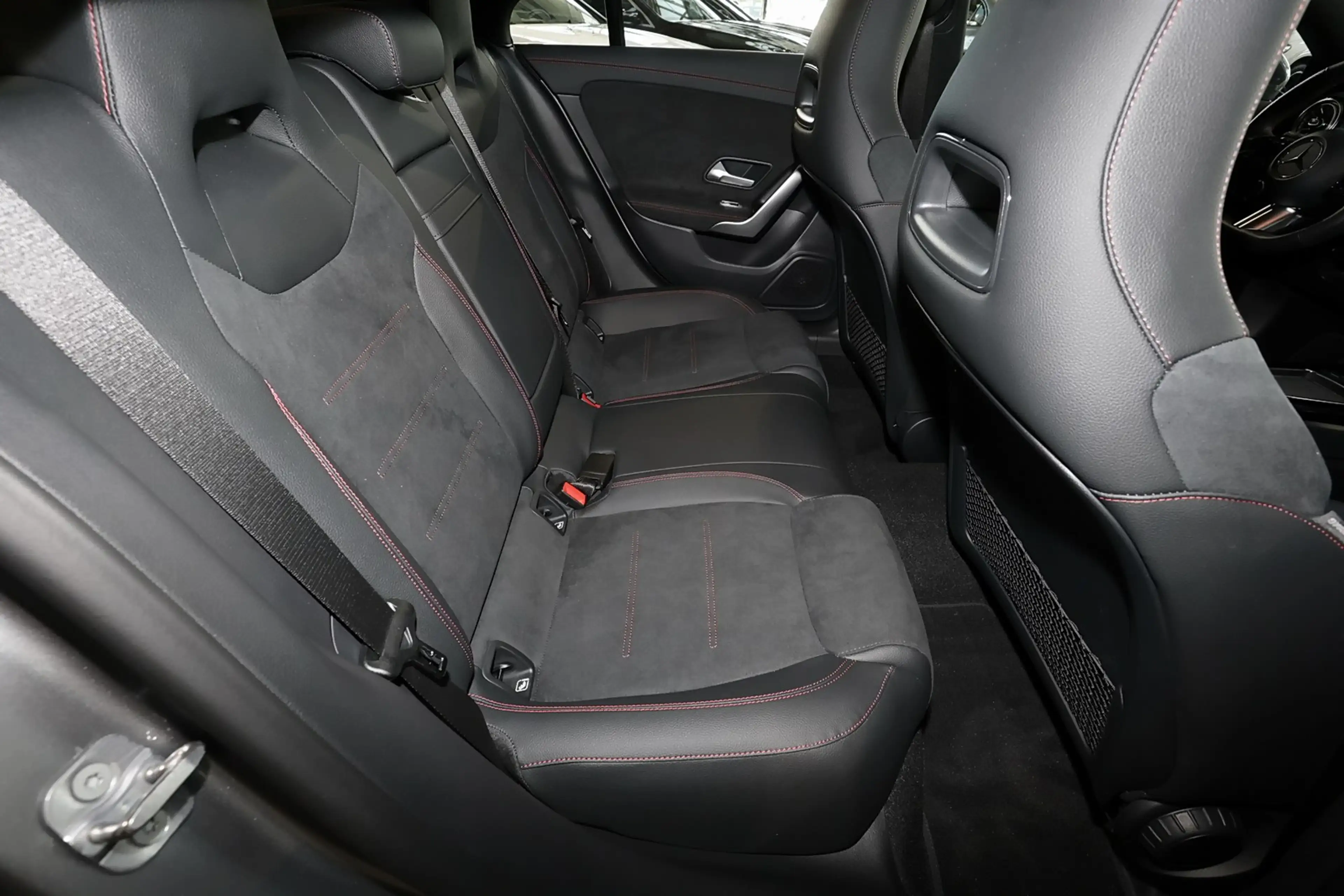 Mercedes-Benz CLA 180 Coupé AMG Adv PLUS+19"+KAMERA+LED+MBUX — photo 7