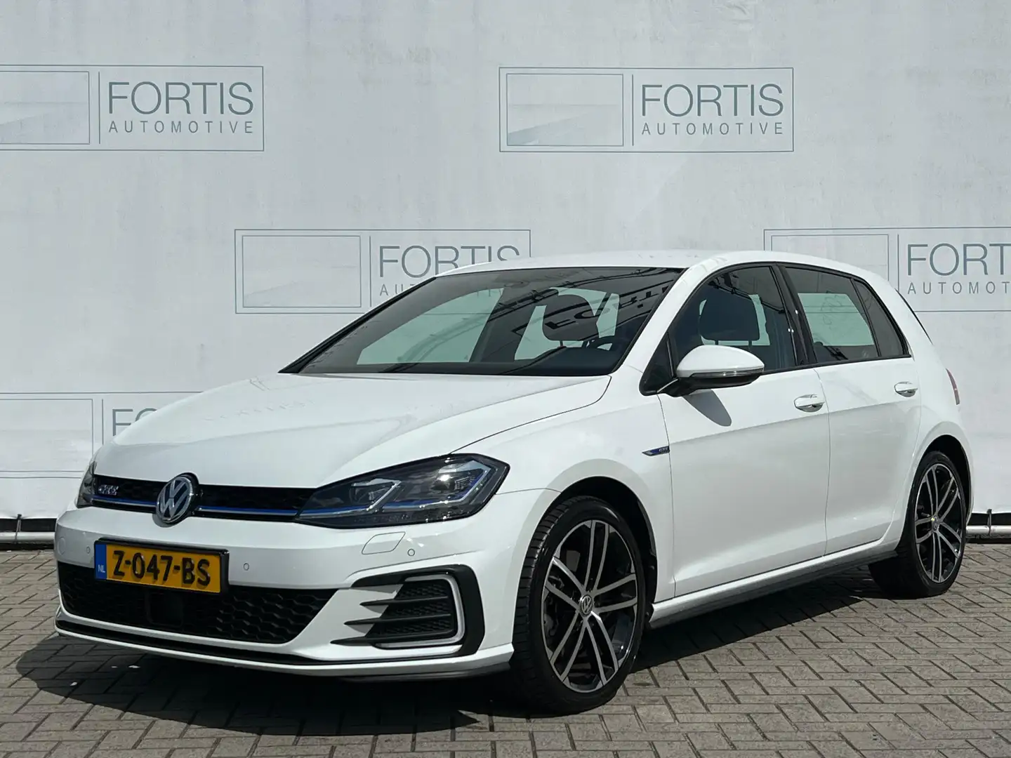 Volkswagen Golf GTE 1.4 TSI PHEV 7.5 STOELVERW | WINTERSET OP ORIGINEL Blanc - 1
