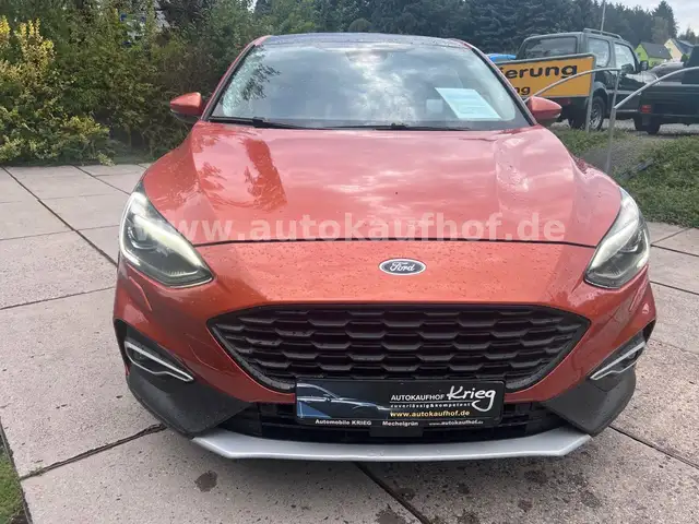 Ford Focus view 3