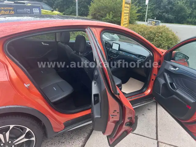 Ford Focus view 12