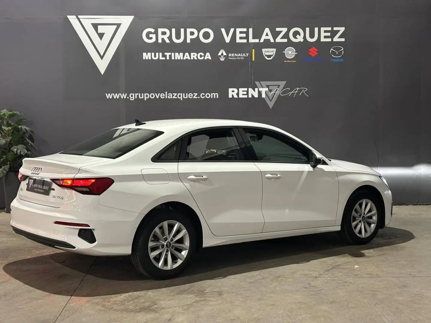 Audi A3 Sedán 30 TFSI S tronic Weiß - 2