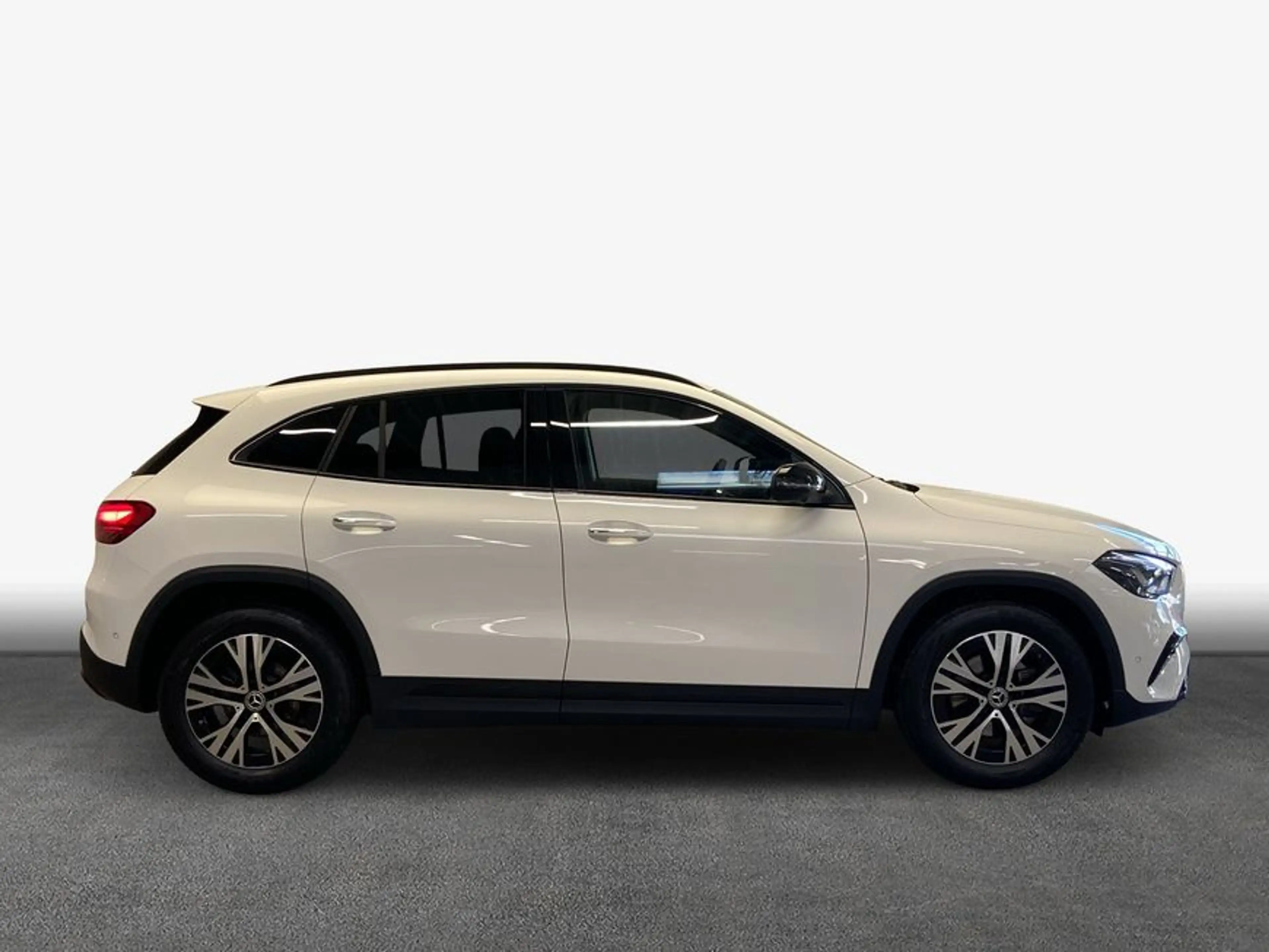 Mercedes-Benz GLA 200 GLA — photo 4